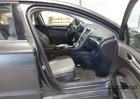 2015 Ford Fusion S z USA, uszkodzony, nr VIN 1FA6P0G75F5119947